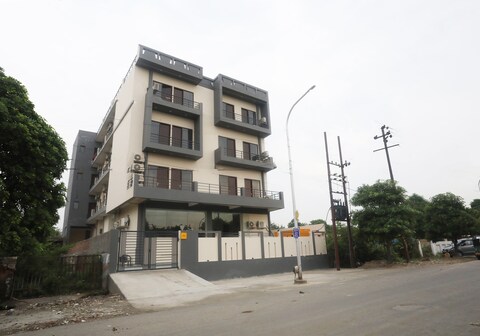 Hotel Amaya Inn@Sector 51 Metro