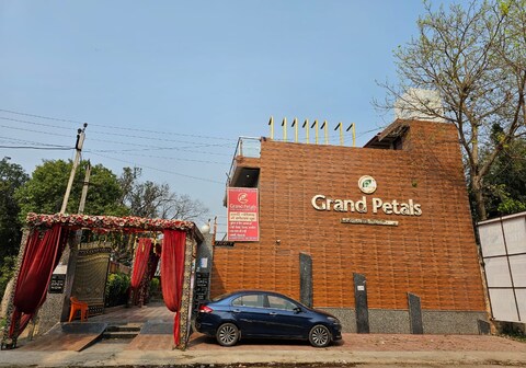 Hotel Grand Petals By WB Inn