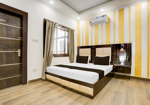 Collection O Khajuraho Central