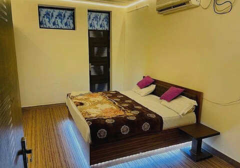 Hotel O Z-Heart Tuglakabad Railway Station
