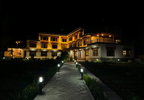 Hunder Eco Villa | Room & Restaurant