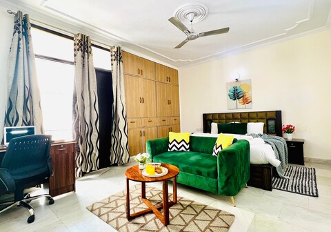 BluO Studio Defence Colony Mkt - Kitchen, Balcony