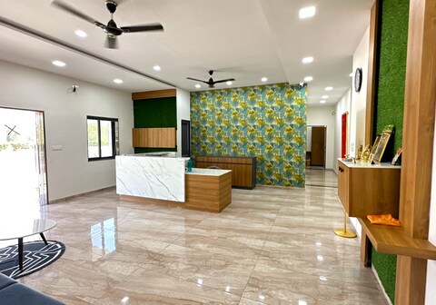 HOTEL ROYAL GRAND MOGAR