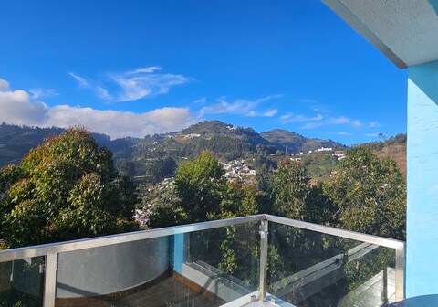 7 Blues Stay with Nature Kodai