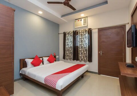 Hotel Mahalaxmi, Near Mahakal Temple