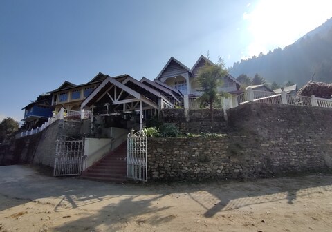 Pemaling Lords Inn Dirang