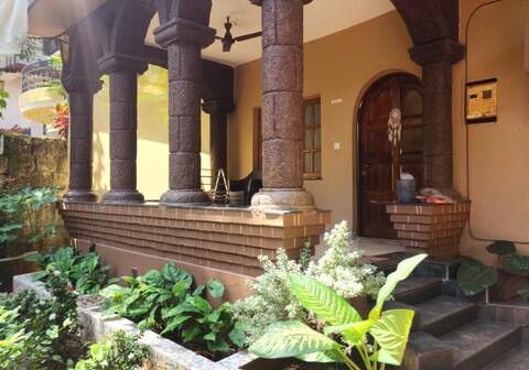 The Cozy Nest I 2BHK I 5 min drive to the beach