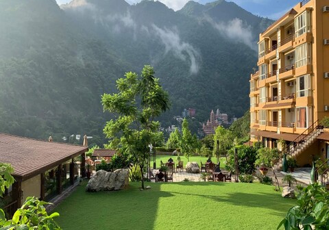 Aloha Premium Apartments by iTvara Leisure