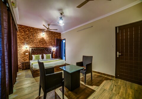 Sahastradhara River Resort | WIFI | Cafe