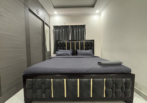 3 Bees Service Apartment Rooms