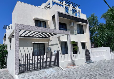 Elegant 3BHK Luxurious Villa