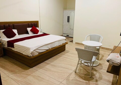 Hotel Shine Plus
