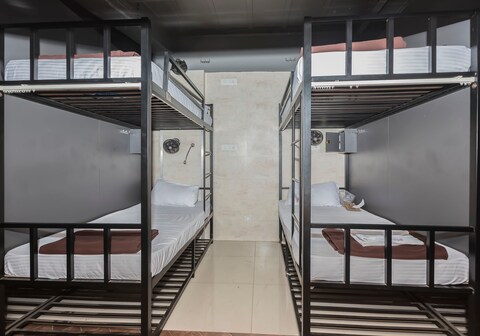 PuraniDILLI-13 AIRPORT Men's HOSTEL