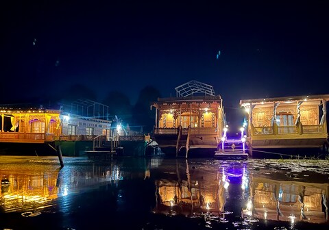 Shabrose Heritage Houseboats