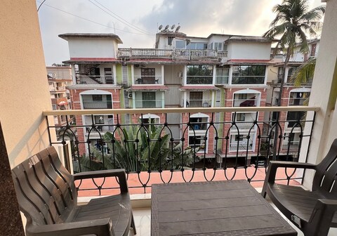 Monet's Art Studio 1KM from Beach Pool