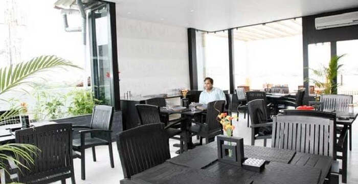 ar-suites-fontana-bay-pune-restaurant
