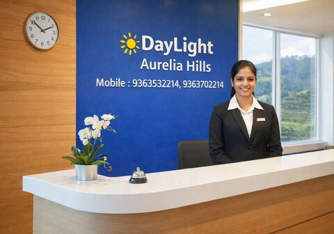 Daylight Aurelia Hills