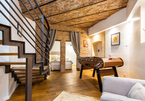 Bright Triplex - 4BR/10P - Moulin Rouge