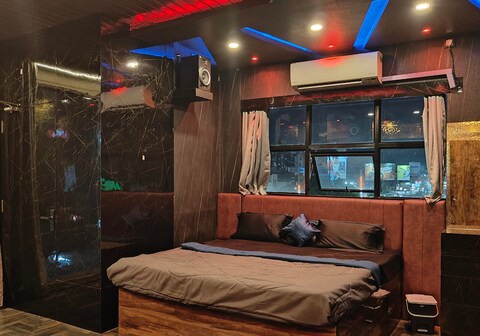 The Hub cafe & Restaurant