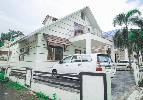 Green Nest Villa Athirappilly