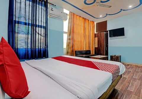 OYO 813807 Hotel WHITE SWAN