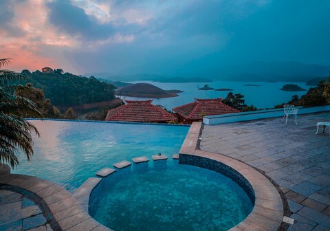 Contour Island Resort and Spa