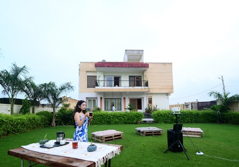 Scenic jungle drive Villa Pool open air screen