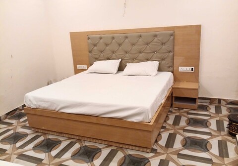 Hotel O Ayodhya Deluxe