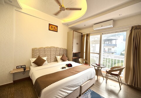 Check Inn Homes, Rishikesh Tapovan