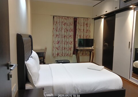 Balaji apartment 1 crystal bay Kalyani Nagar