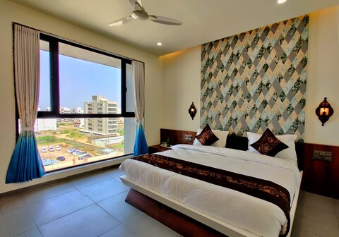 The White Flora Hotel