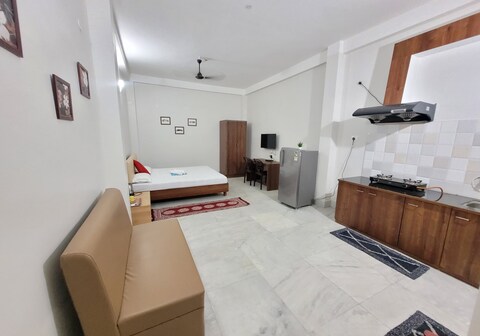 Heem's Homestay | Rooms & Kitchen |10min from GNRC 6th Mile