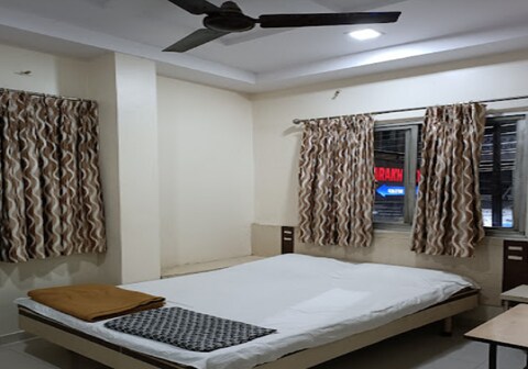 Parakh Lodge