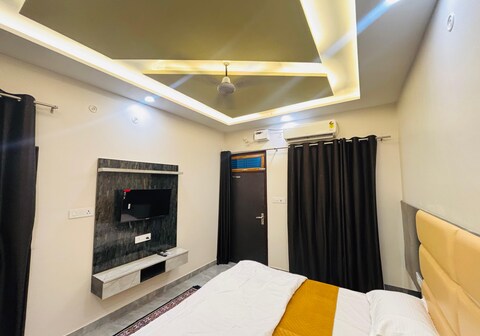 HOTEL SAI PALACE