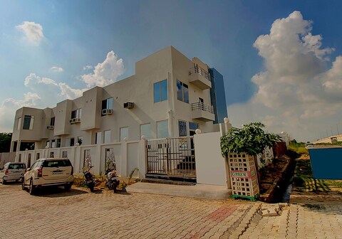 Hotel O by OYO Imperial Fort