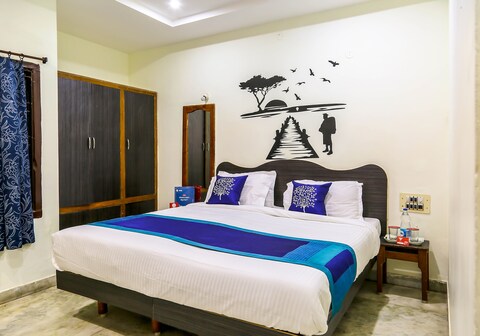 Collection O Poojith Residency