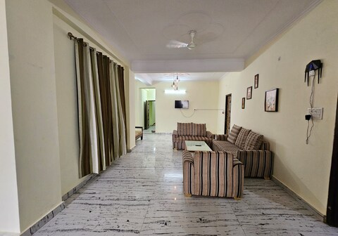 R202 3BHK in Krishna Nagar Lucknow