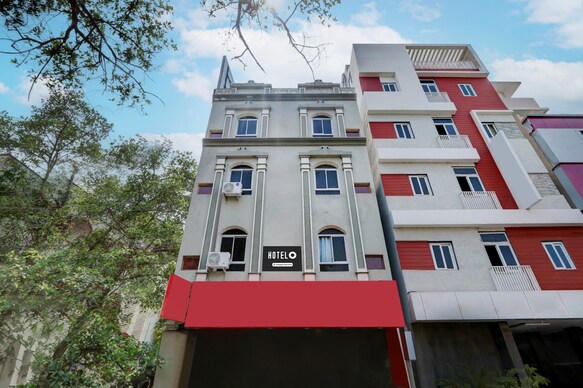 Super Hotel O Hanuman Pet Near Railway Station