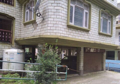 Travelnest Homestay | Mountain-view Rooms