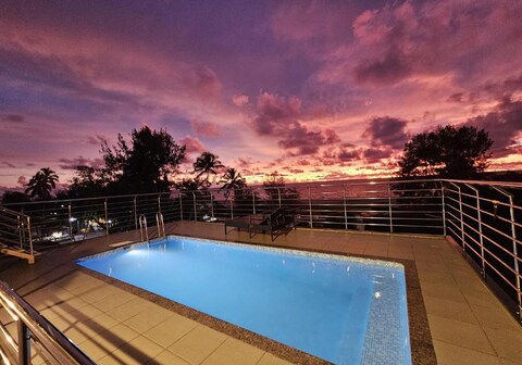 THE SEA by CLUB TRAVALET