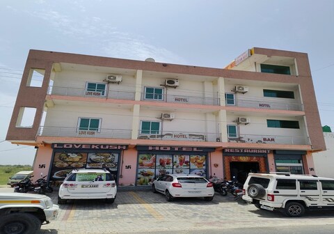 LOVE KUSH HOTEL