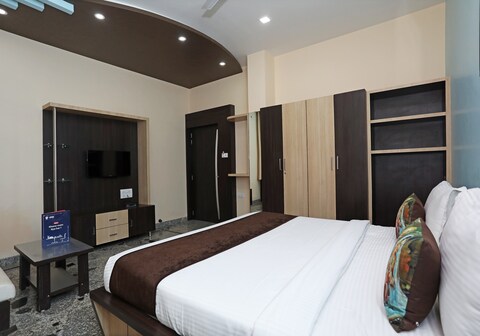 Capital O Hotel Raj Garden