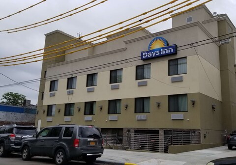 Days Inn by Wyndham Brooklyn Marine Park