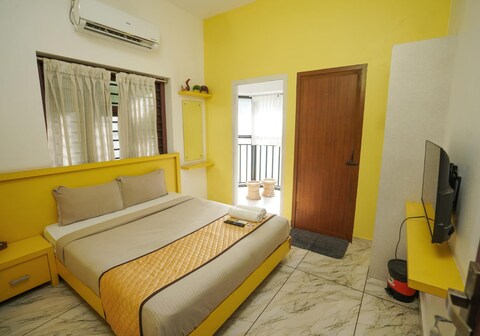 Twinn Waves | 500 meter from Calicut Beach