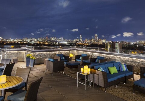 DoubleTree Suites by Hilton Hotel Boston - Cambridge