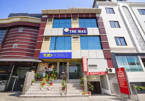 FabHotel The Max