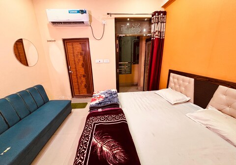 JK ROYAL PALACE AND LODGE