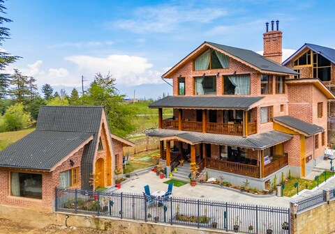 StayVista at Rose @ Swiss Chalet - Tangmarg