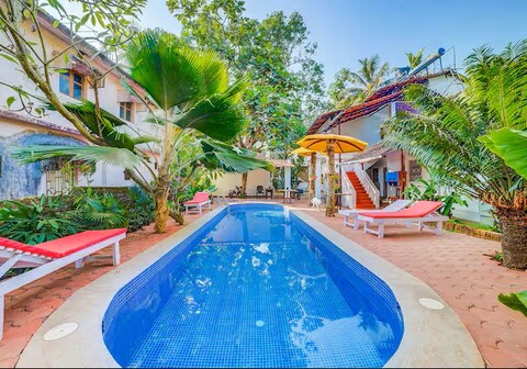 Lavish Studio with a pool near Candolim