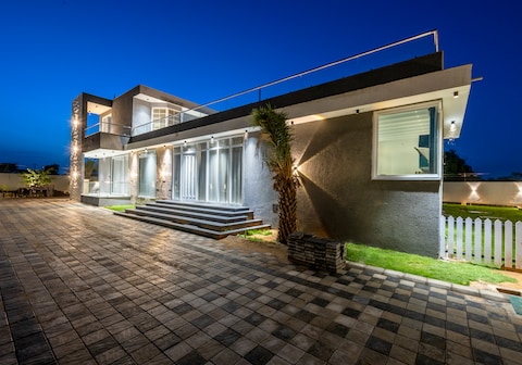 YOHAAN FARMS : A LUXURIOUS VILLA WITH SWIMMING POOL & BBQ